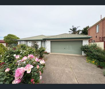 11 Elliott Court, Burnside, Vic 3023 - Photo 5