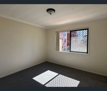 Spacious home in a great location - Photo 4