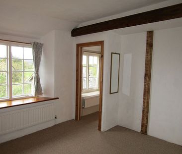 2 bed Cottage - To Let - Photo 3
