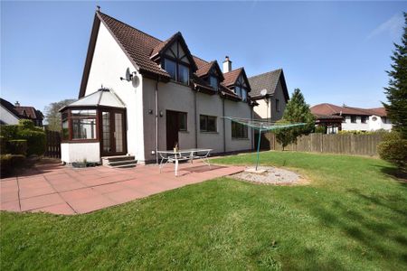 4 bedroom detached house to rent - Photo 2