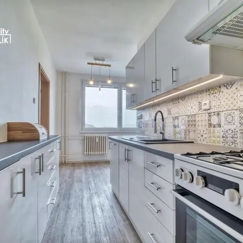 Pronájem prostorného bytu 2+1 s lodžií, 60 m - Photo 1