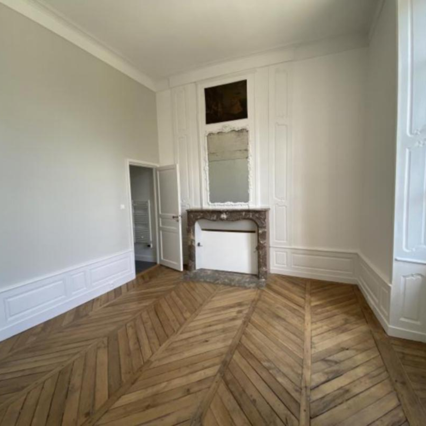 Location Appartement 4 pièces 122m² POITIERS 86000 - Photo 1