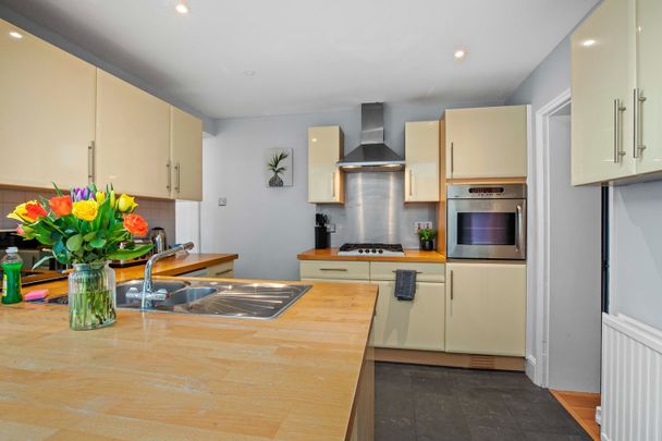 3 Bed Terraced House, Upper North Street, BN1 - Photo 1