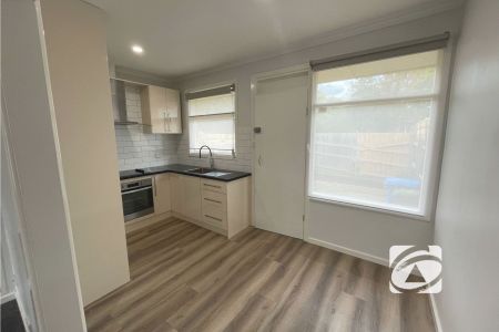 COSY 1 BEDROOM UNIT CLOSE TO SHOPS AND TRANSPORT - Photo 5