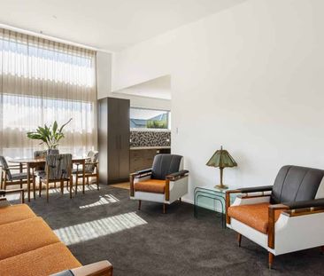 Quality Two-Bedroom Home in Sought-After St Kilda - Photo 2
