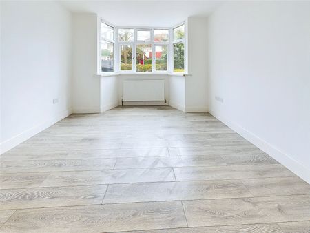 River Way, Twickenham, TW2 - Photo 3