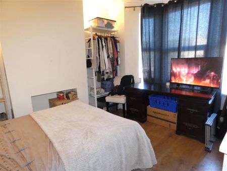 4 bedroom house to rent - Photo 2