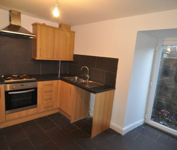 2 bed Apartment - To Let - Photo 5