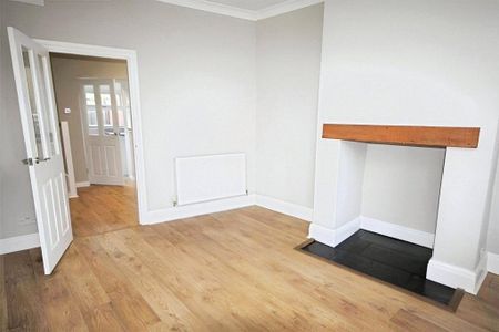 2 bedroom end of terrace house to rent - Photo 2