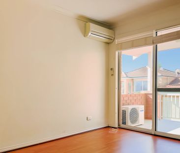 3b2b Second bedroom - Photo 1