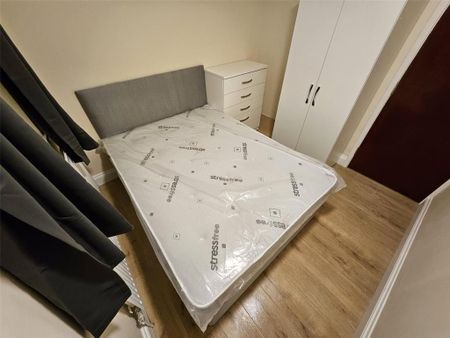 8 bedroom semi-detached house to rent - Photo 4