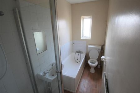 1 bedroom in a house share to rent - Photo 5