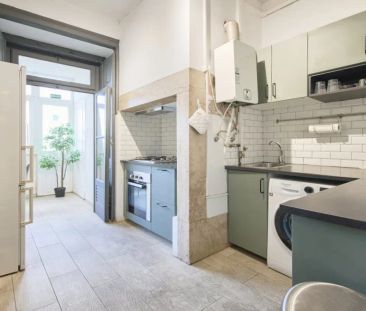 Room in a shared 6-bedroom apartment for rent in Lisbon - Photo 2