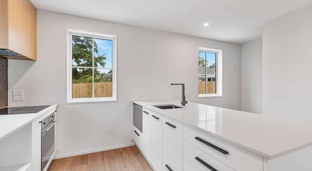 2 Bedroom Townhouse - Internal access garage - Photo 3