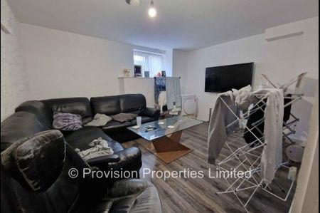 6 Bedroom Leeds Student Properties - Photo 4