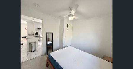 Corner-Site Convenience in the Heart of Burleigh Waters - Photo 5