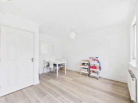 2 bedroom semi-detached house to rent - Photo 2