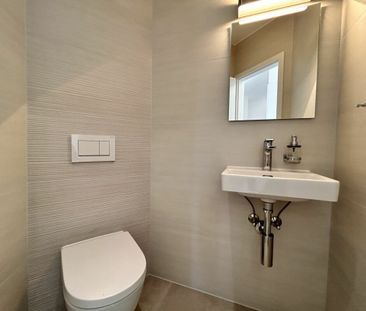 New 3.5-room apartment with balcony and spectacular views of the la... - Photo 6