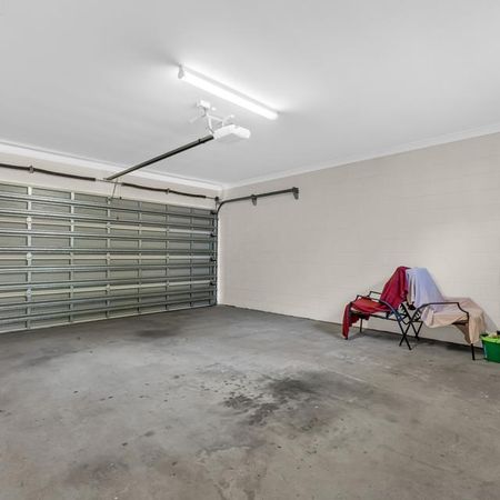 CHARMING FAMILY RETREAT, MOMENTS FROM THE TRINITY BEACH FORESHORE - Photo 3