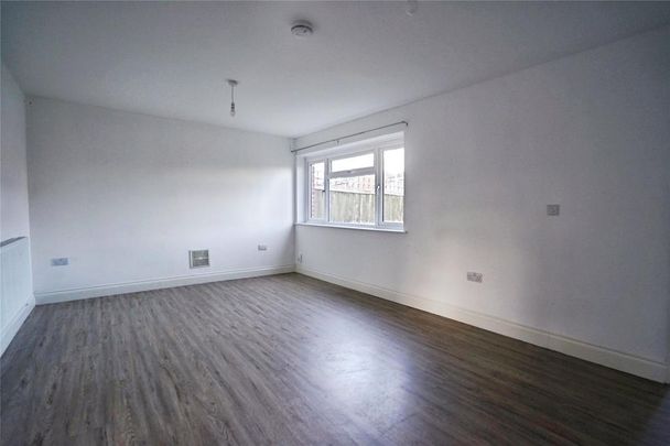 4 bedroom detached house to rent - Photo 1