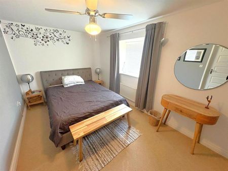 4 bedroom detached house to rent - Photo 5