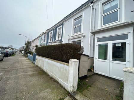 Clare Terrace, Falmouth - Photo 5