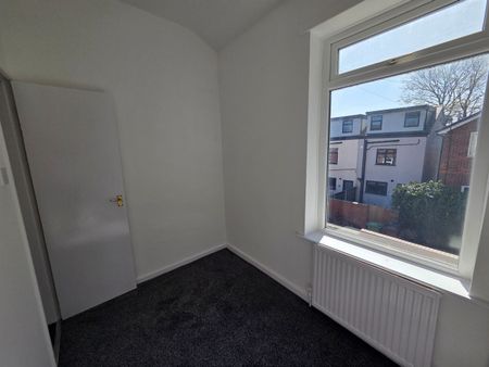 3 Bed Terraced House, Bolton Road, M26 - Photo 3
