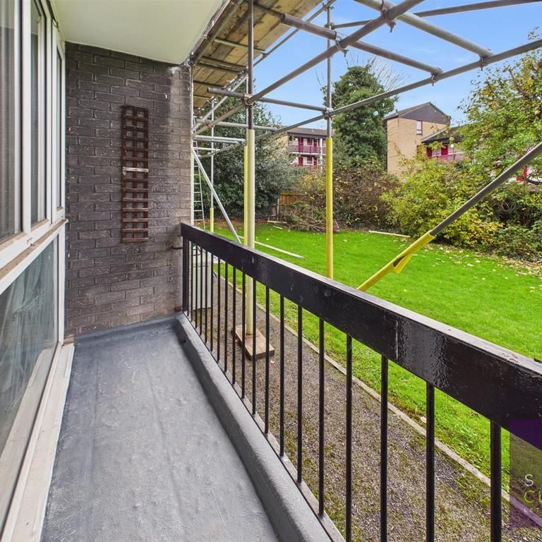 Studio to rent - Photo 1