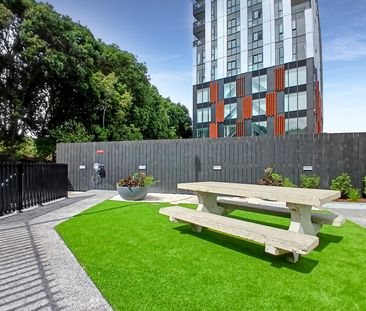 Sunny New Modern living. - Photo 6