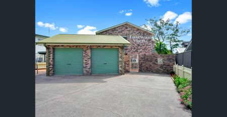 Spacious 3-Bedroom Townhouse! - Photo 5