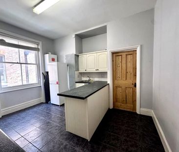 3 bedroom flat to rent - Photo 2