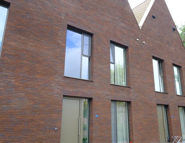 Woonhuis met 3 slaapkamers in het gezellige Oud-Rekem - Photo 1