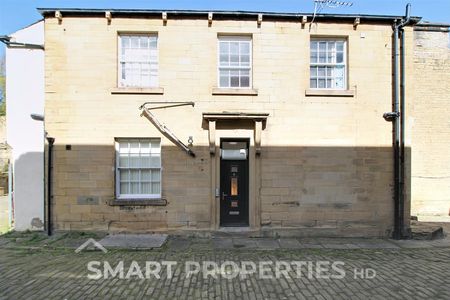Union Bank Yard, Huddersfield - Photo 2