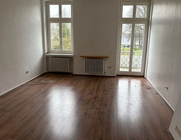 Schicke Altbauwohnung in Bahnhofsnähe - Foto 1