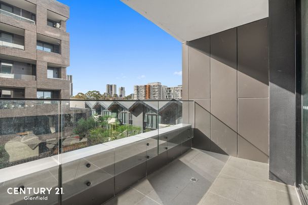 2 Bedroom Huge Apartment Close to Liverpool CBD&excl;&excl;&excl; - Photo 1
