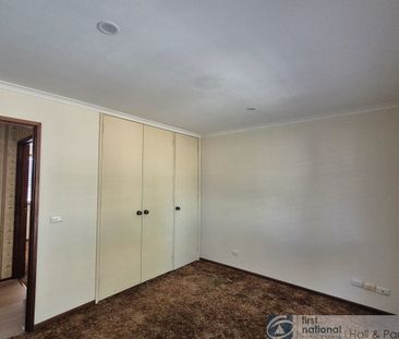 Immaculate Home for Rent in the Heart of Dandenong - Photo 4