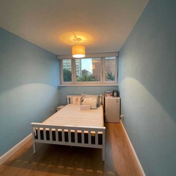 Bedsit, Clem Attlee Court, SW6 - Photo 1