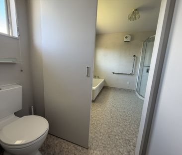 1 Karina CrescentRedwoodtown - Photo 2