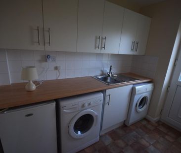 3 bedroom semi-detached house to rent - Photo 6