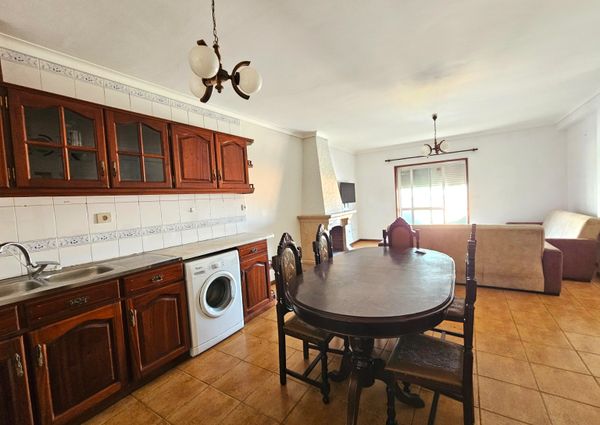 2 bedroom flat with balcony a stone's throw from Vageira Beach!