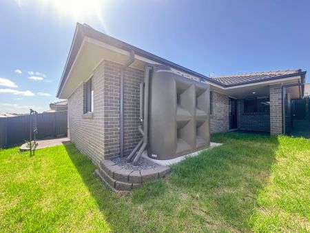 Stunning Brand New Family Home - Photo 2