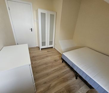 Room in a Shared Flat, Chichele Road, NW2 - Photo 5