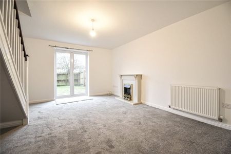 Well presented 2 bedroom terraced house situated within walking distance of the Town Centre. GCH. Garage and drvieway parking. Unfurnished. - Photo 2