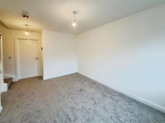 2 bedroom end of terrace house to rent - Photo 1