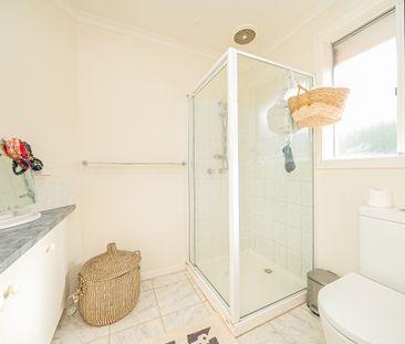 Immaculate, elevated home in a great location - Photo 5