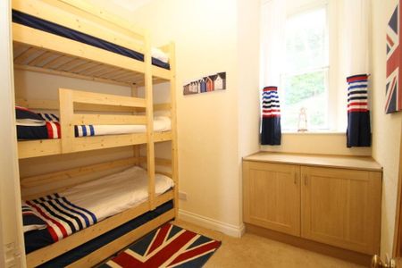 3 bedroom flat to rent - Photo 4