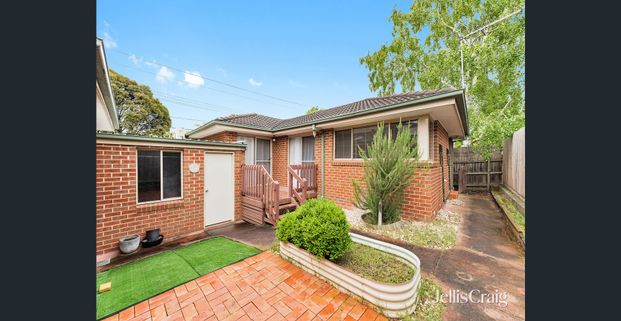 Beautiful 2-Bedroom Home with Private Driveway in Ringwood - Photo 1