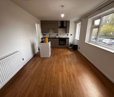 2 Bed Flat, Claremont Road, M6 - Photo 2
