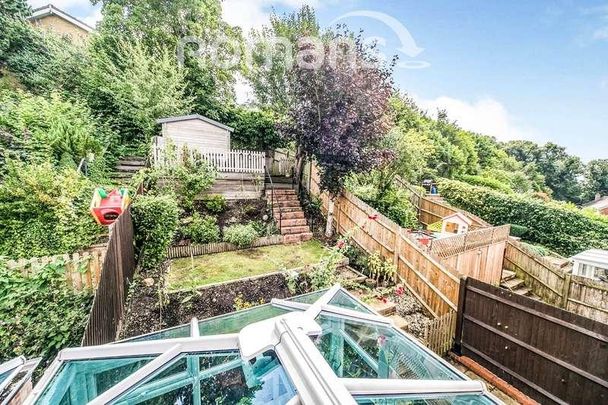 Tredegar Road, Emmer Green, Reading, RG4 - Photo 1