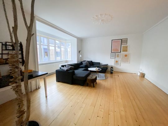 Dejlig 4-værelses lejlighed med to stuer en-suite - Photo 1